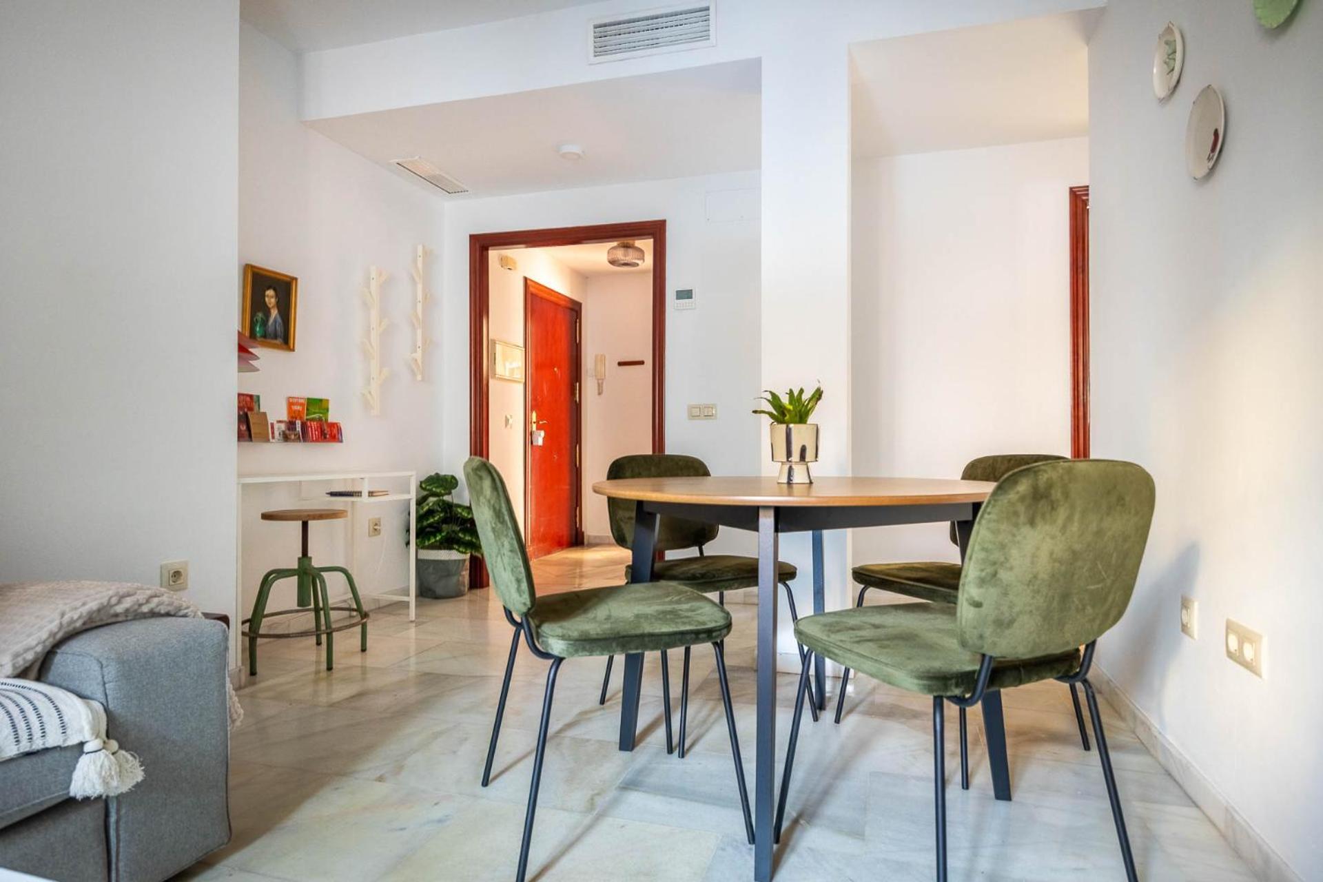 Piso Con Patio Privado Y Parking Nervion Sevilla Exterior foto